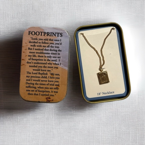 NEW 18in Cross locket with tin case - Picture 1 of 2